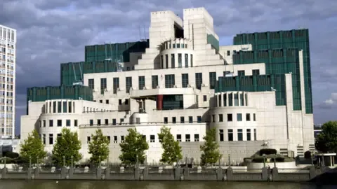 MI6 Rolls Out Encrypted Platform to Recruit Agents in the Russian Federation